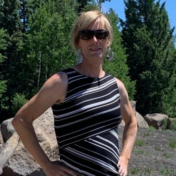 Meet your Posher, Cassandra - Picture 2 of 2